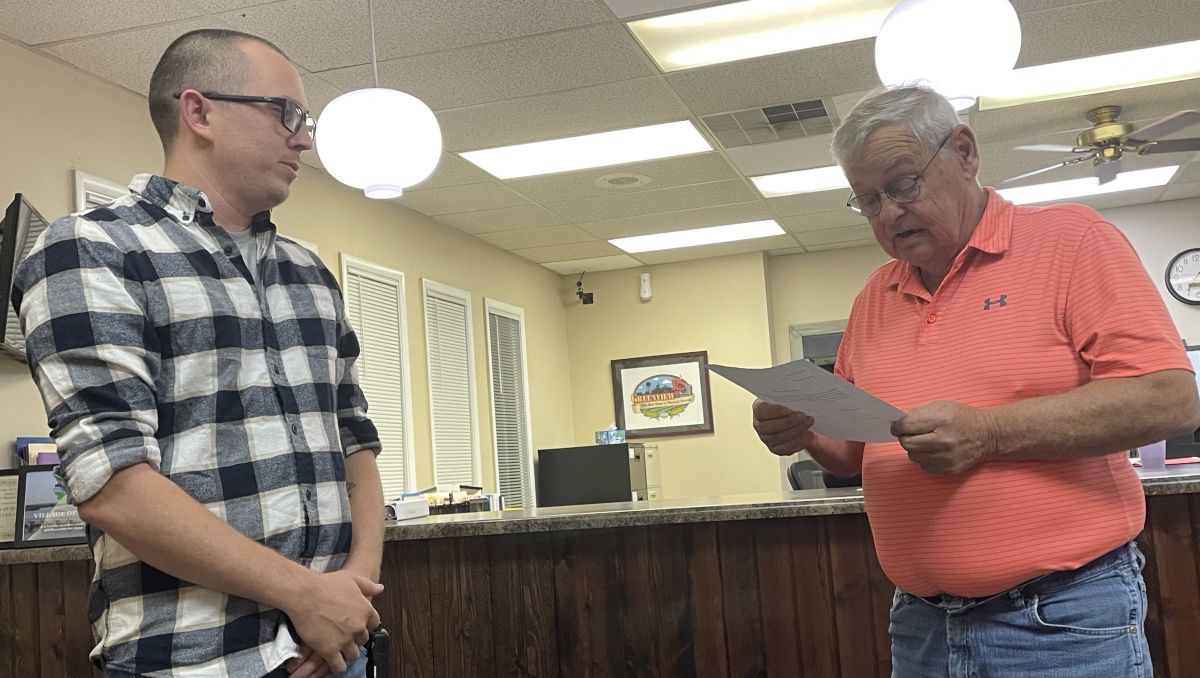 Trey Castles is sworn in as Trustee